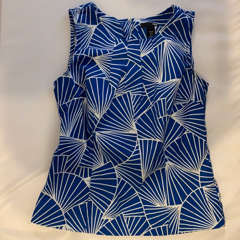H&M modern print fitted Top